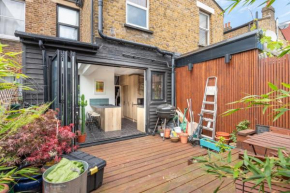 Quirky 4-bedroom House - Private Outside Space